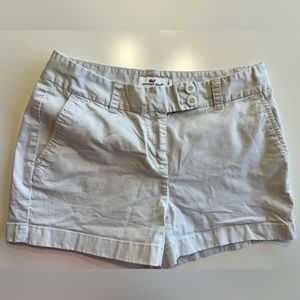 Vineyard Vines size 0 light cream shorts 3 1/2” inseam